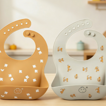 2-Pack Baby Silicone Bibs Blue and yellow color blocking, soft and waterproof, adjustable neck circumference, with food collection bag, suitable for toddlers.