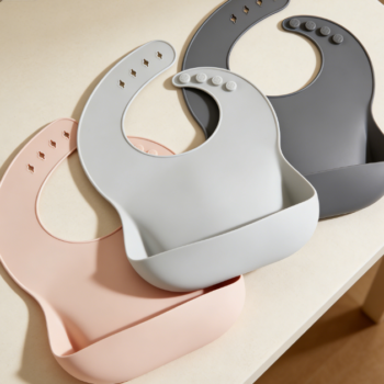 1-Pack Baby Silicone Folding Bibs, Kiwi Green, with Portable Storage Box, Waterproof and Easy to Clean, Adjustable Neck Circumference