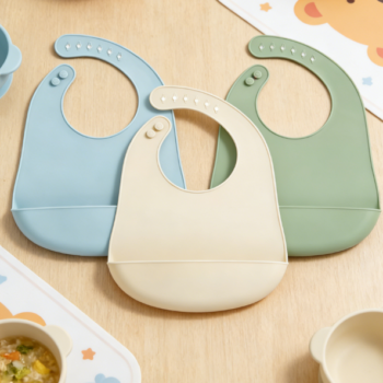 1-Pack 3 Single-pack baby silicone bibs, blue/brown/red, soft, durable, waterproof, stain-resistant, with food collection bag.